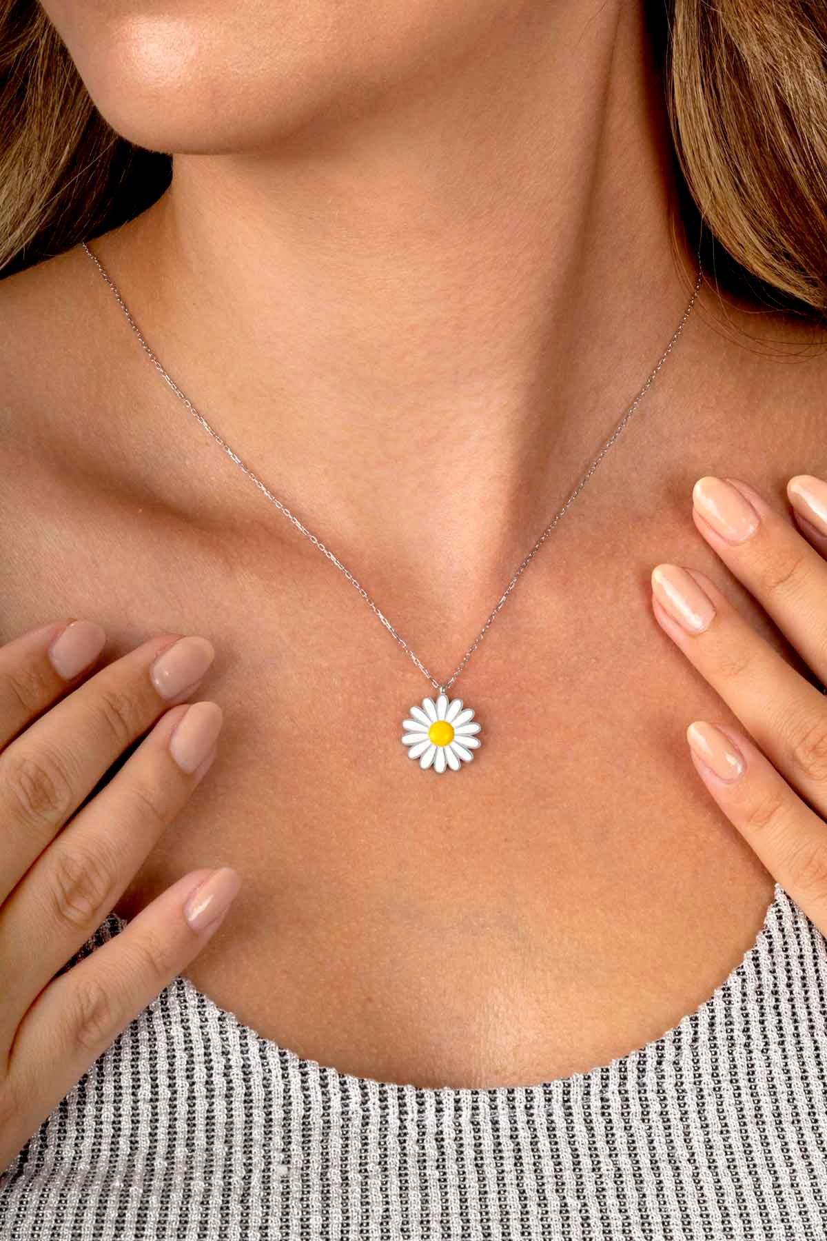 Beyaz Altın Kaplama 925 Ayar Gümüş Papatya Kadın Kolye - Görsel 3