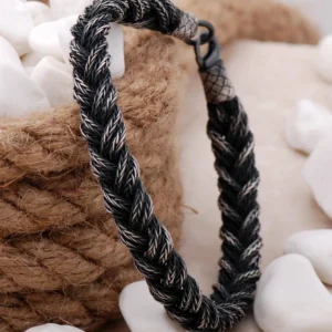 Kazaziye İşlemeli Örgü Gümüş Erkek Bileklik