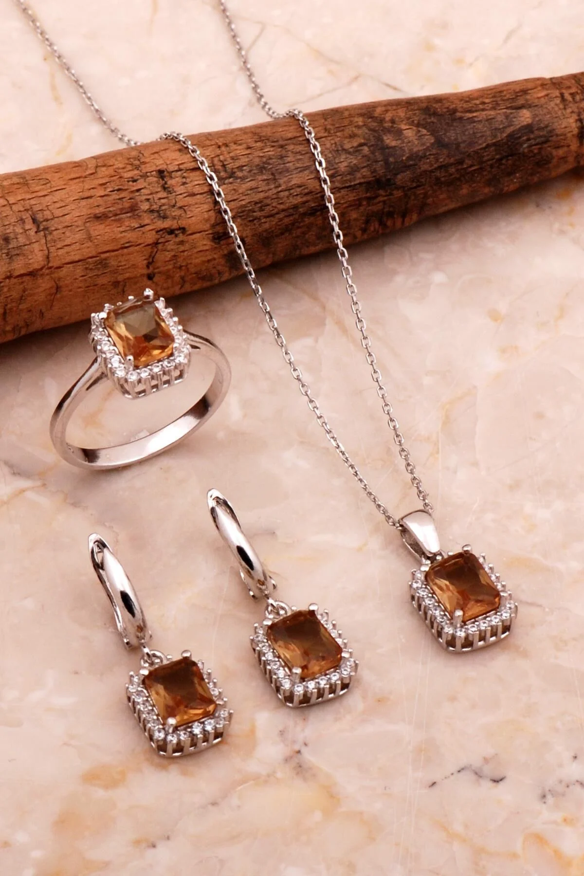 Renk Değiştiren Zultanit Taşlı Rodyumlu Baget Gümüş Set