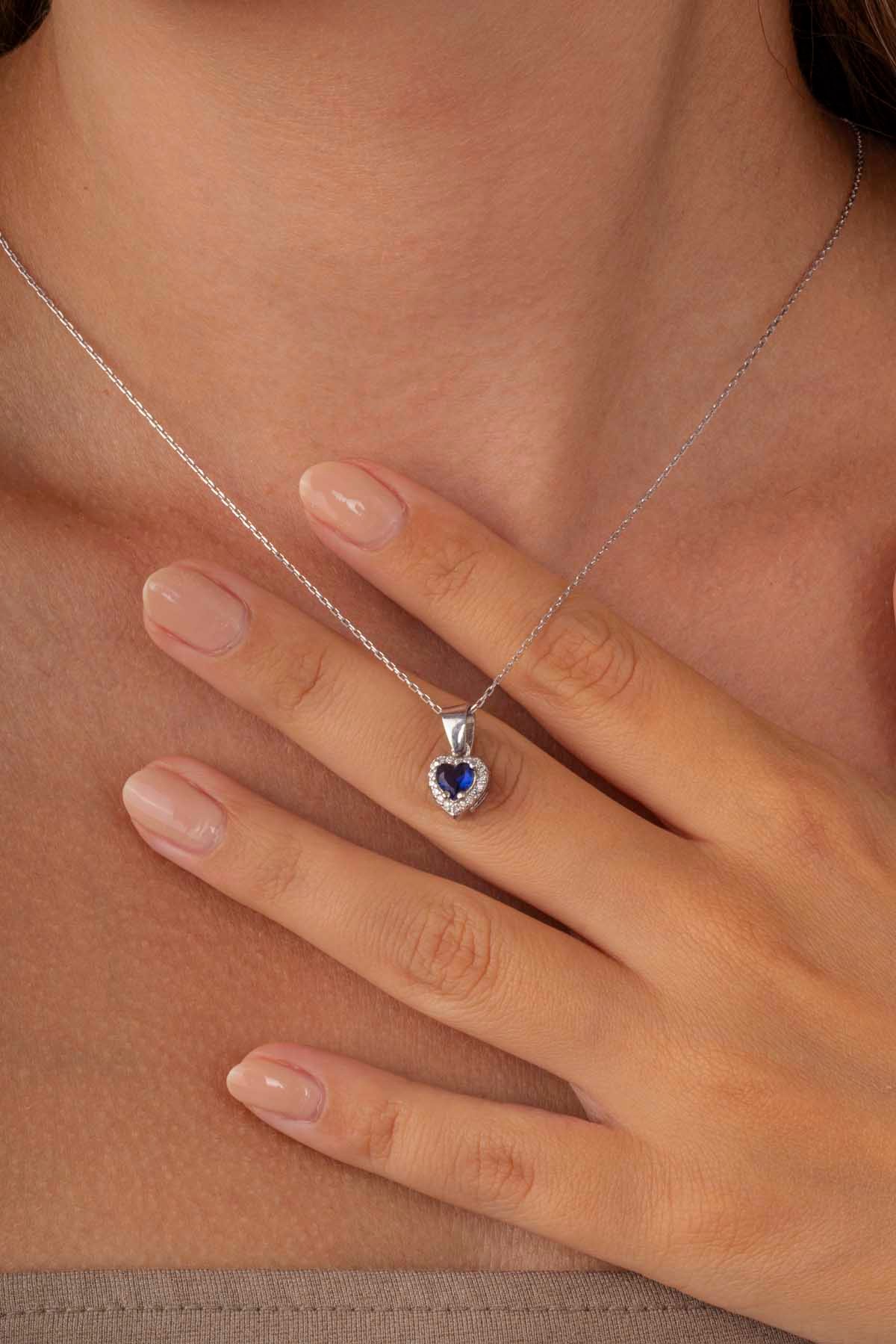Safir Taşlı Kalpli Tek Taş Gümüş Kolye